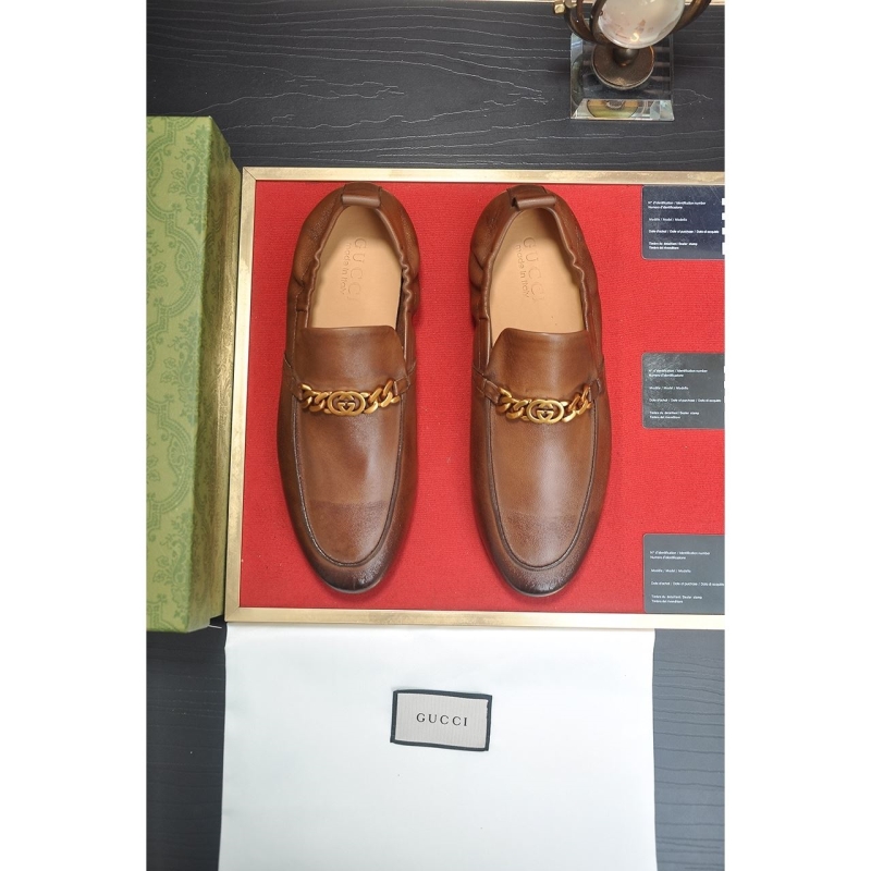 G*u*i casual shoes
